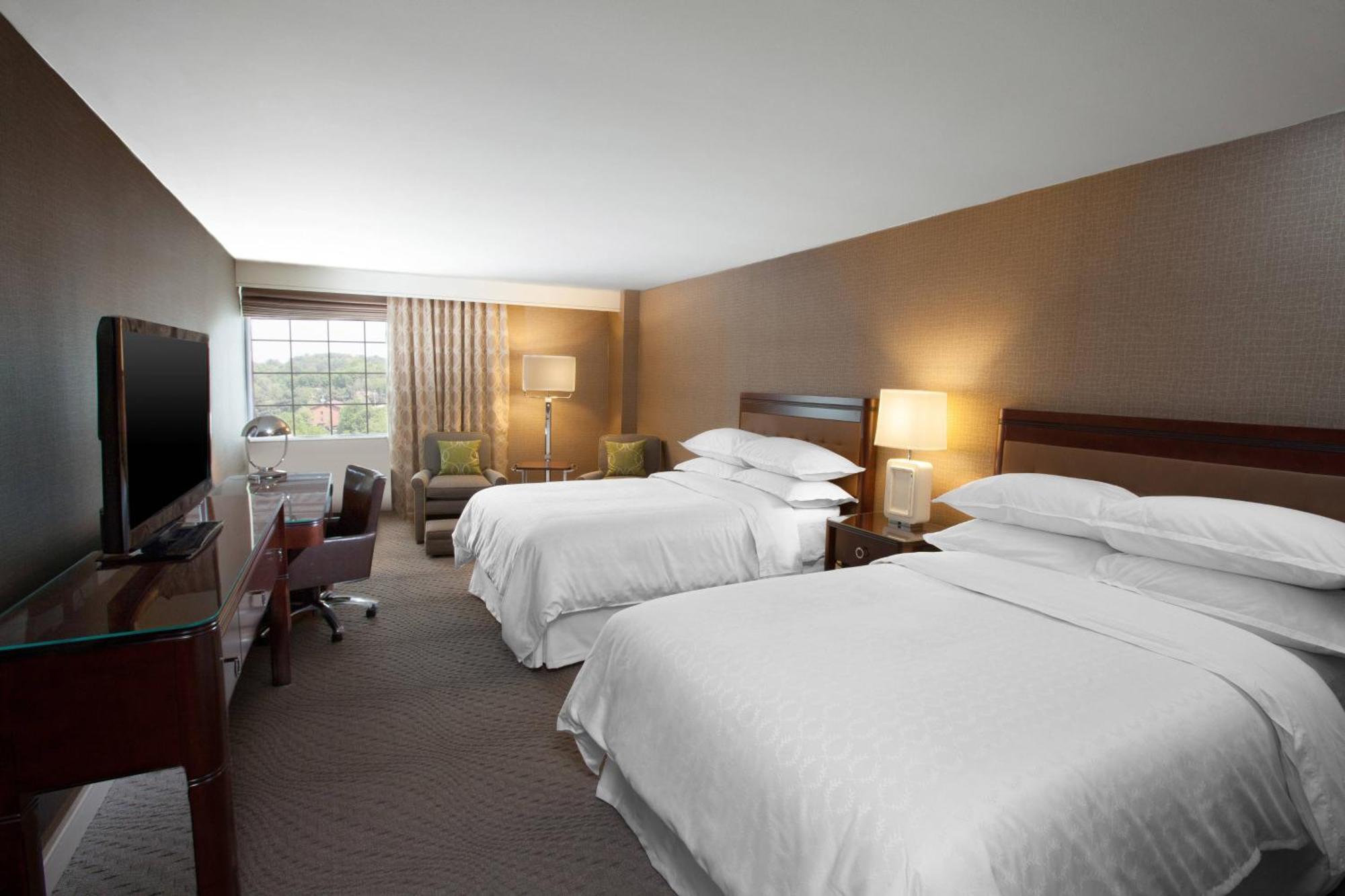 Sheraton Pittsburgh Airport Hotel 4*