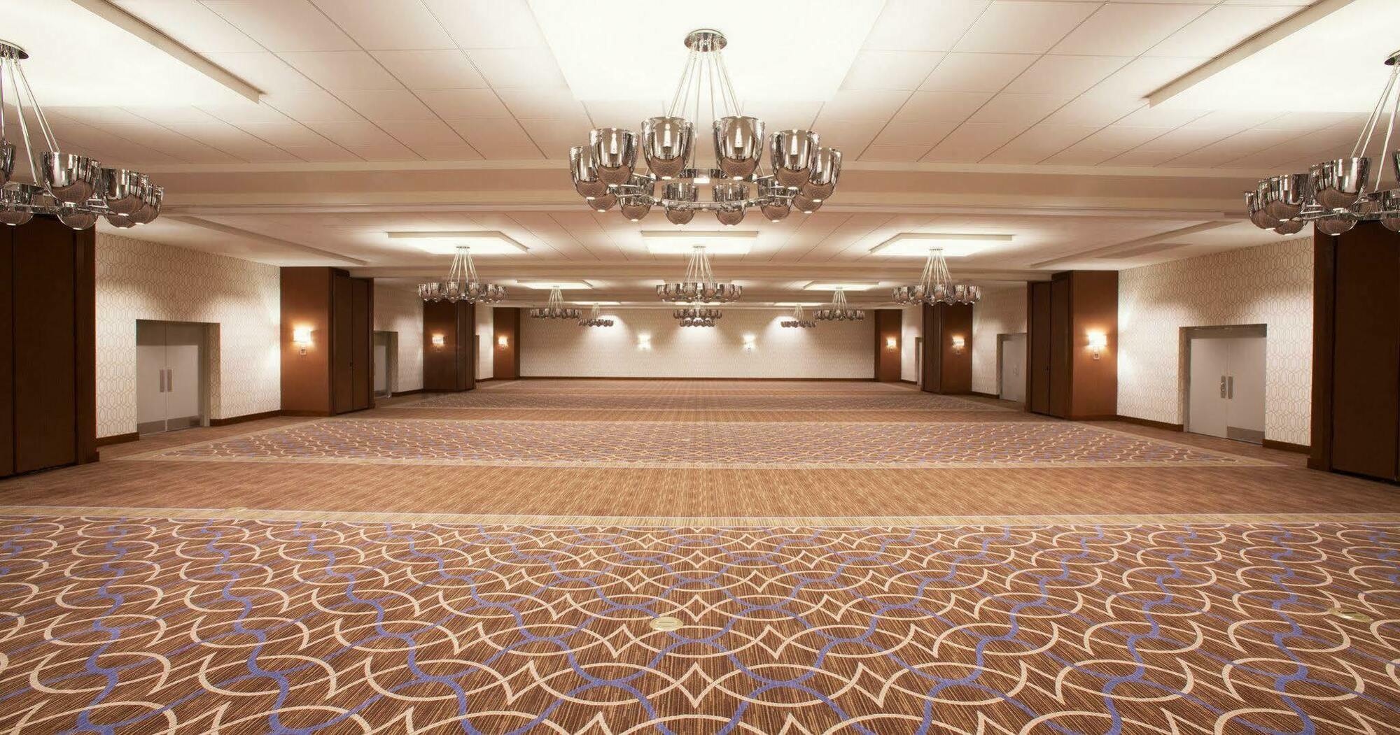 Sheraton Pittsburgh Airport Hotel 4*